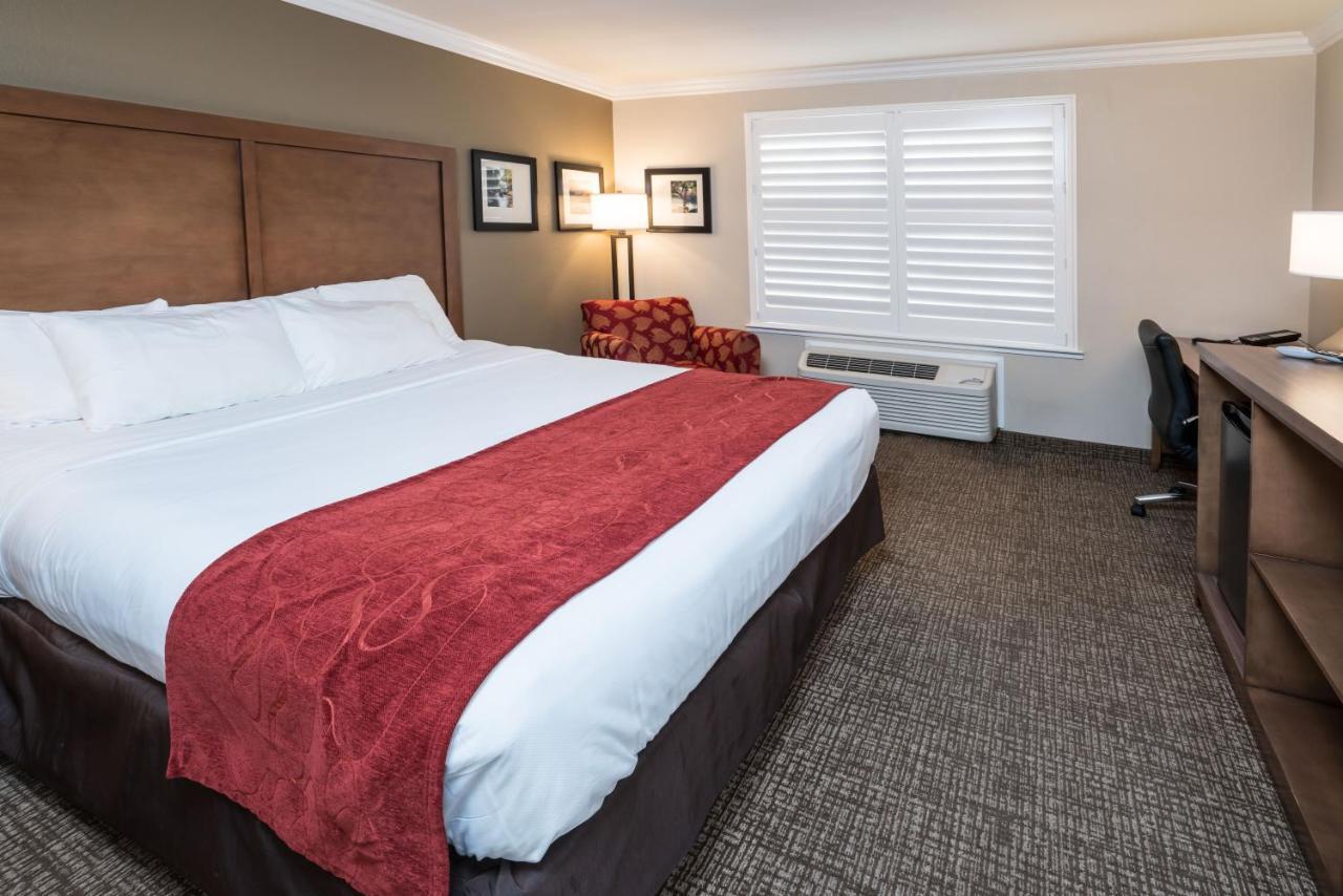 Comfort Suites Fresno River Park Esterno foto