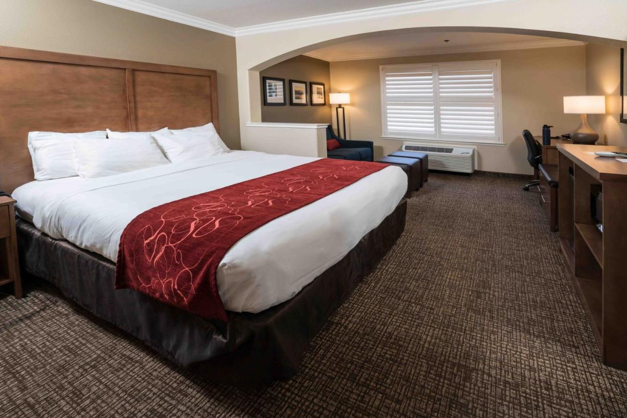 Comfort Suites Fresno River Park Esterno foto