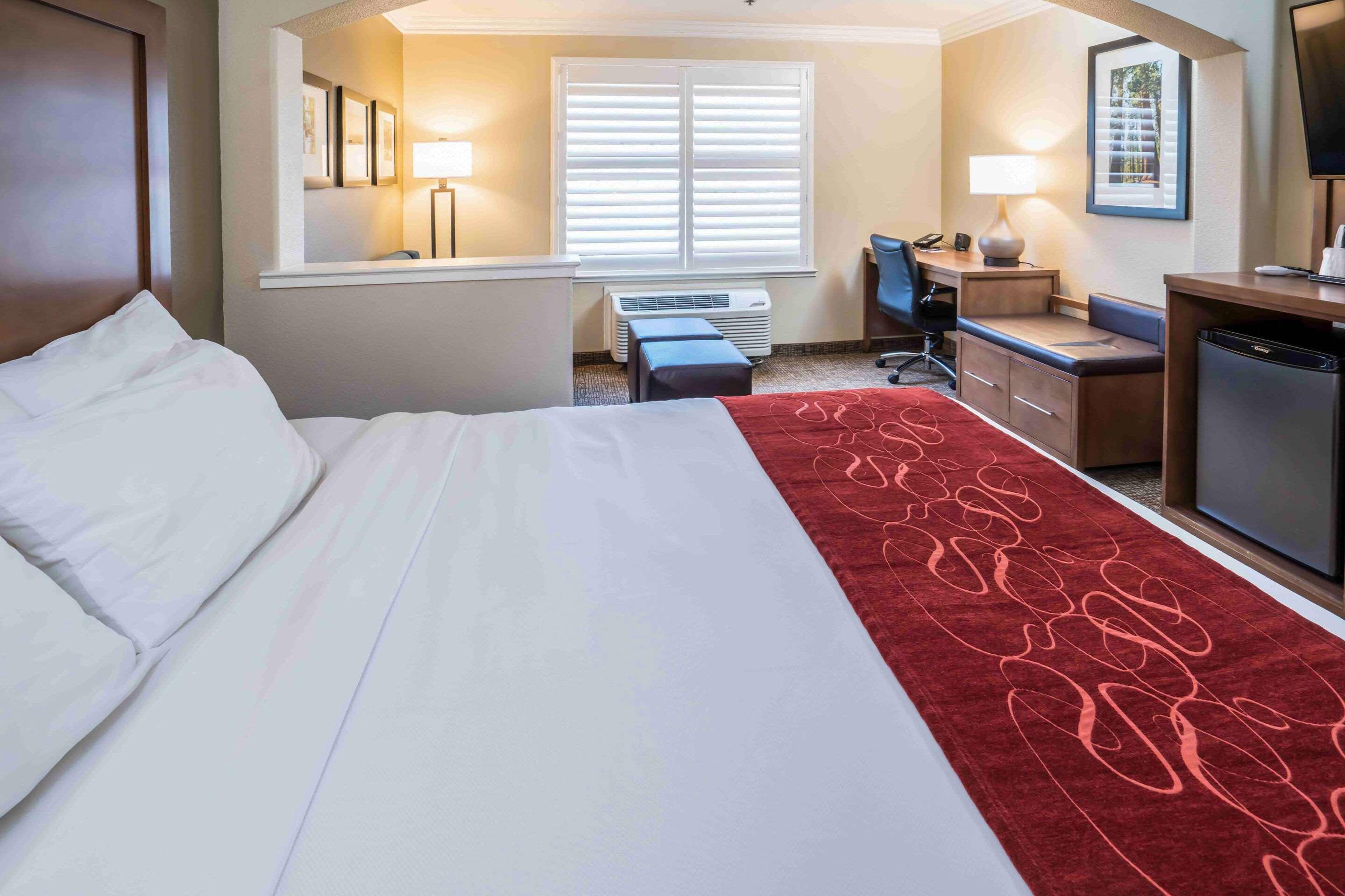 Comfort Suites Fresno River Park Esterno foto
