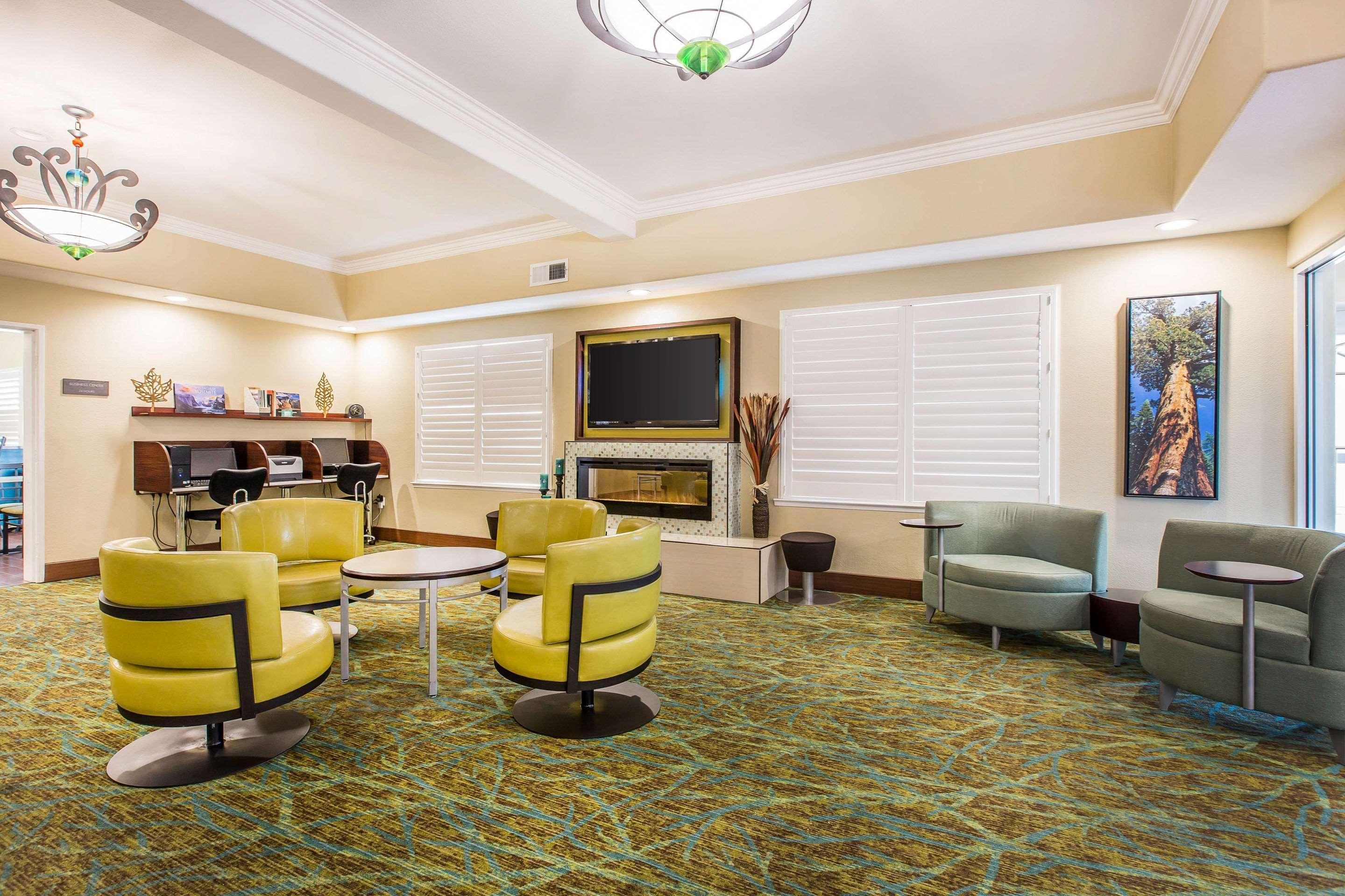 Comfort Suites Fresno River Park Esterno foto