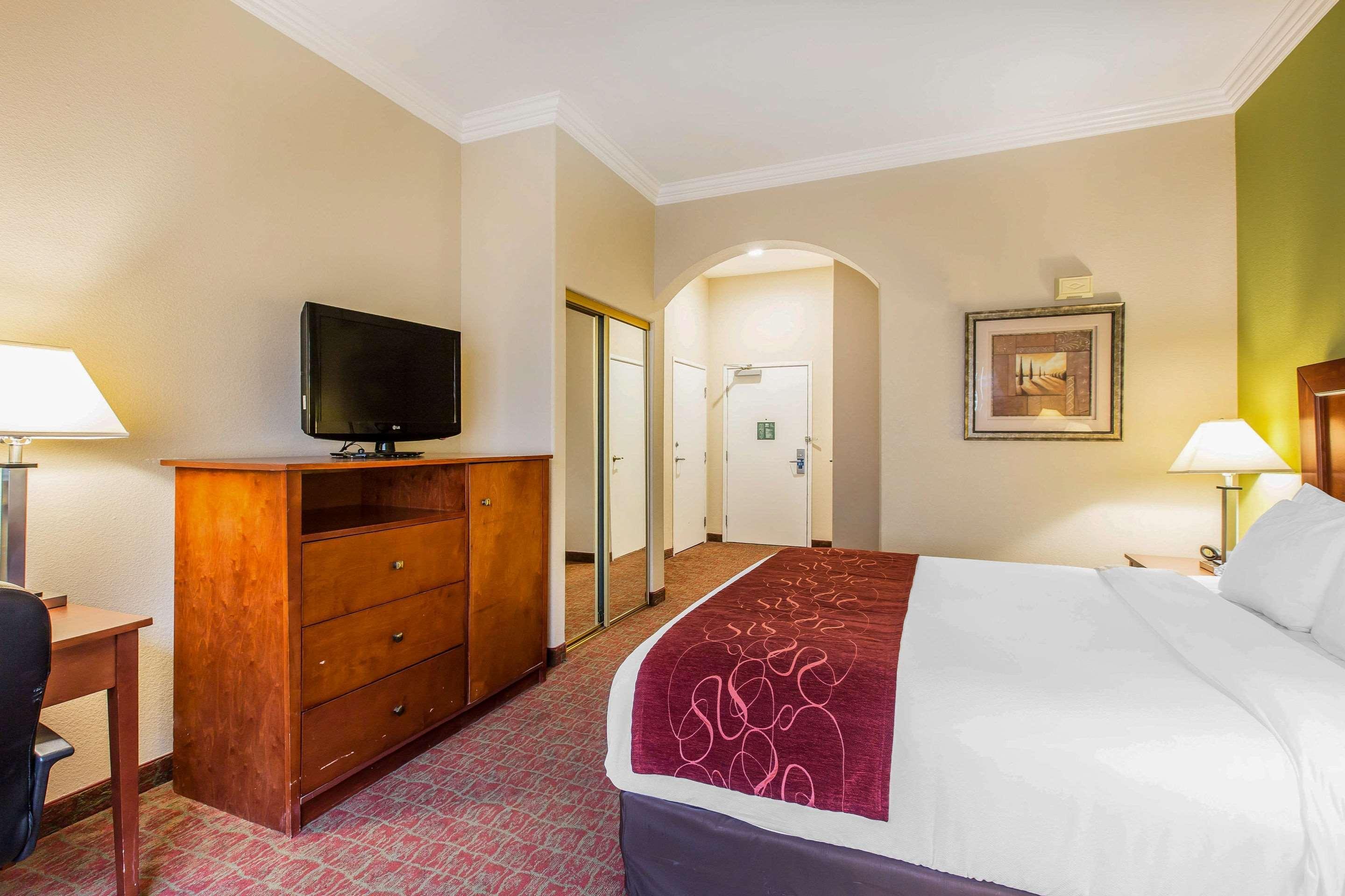 Comfort Suites Fresno River Park Esterno foto