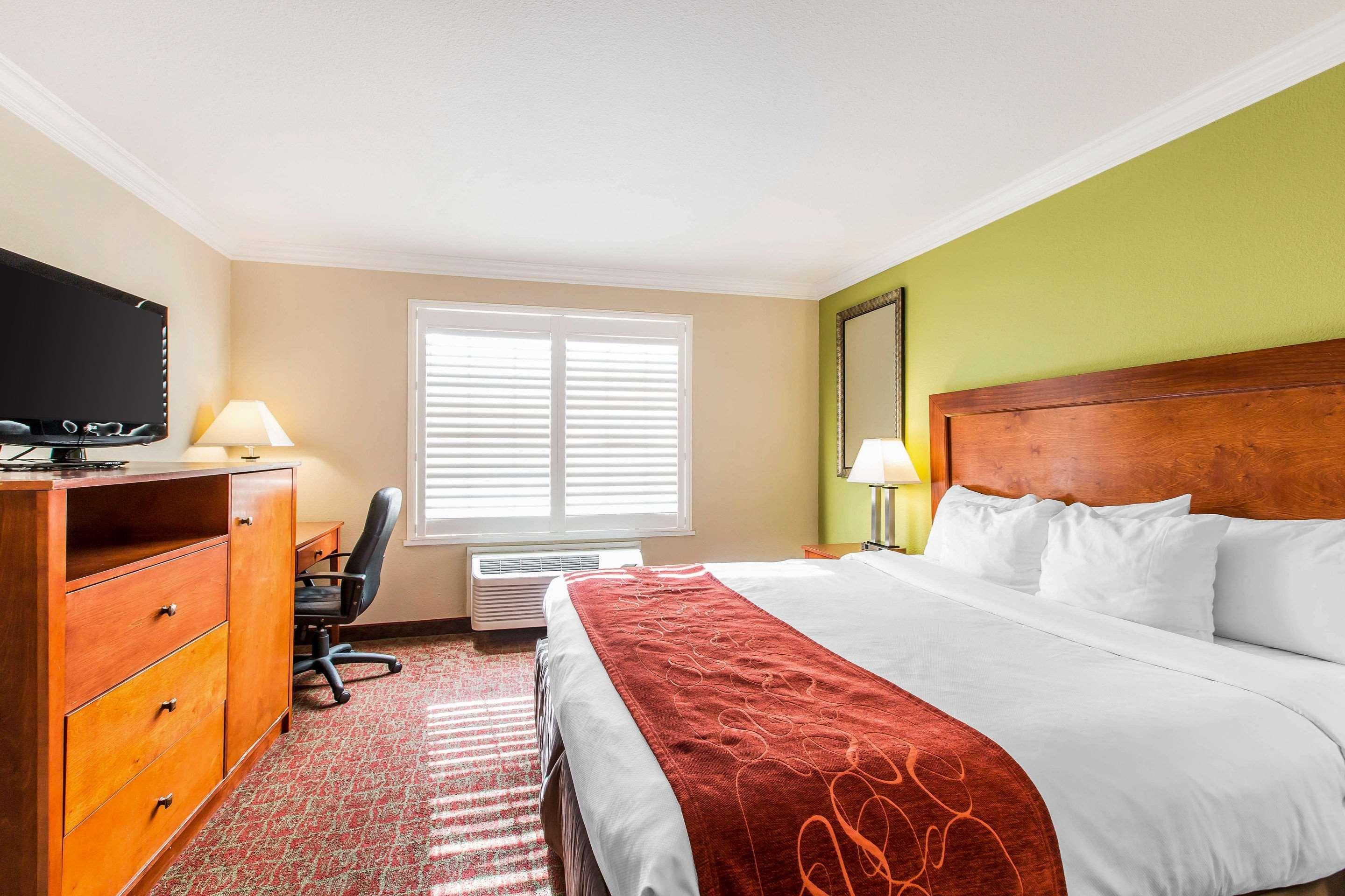 Comfort Suites Fresno River Park Esterno foto